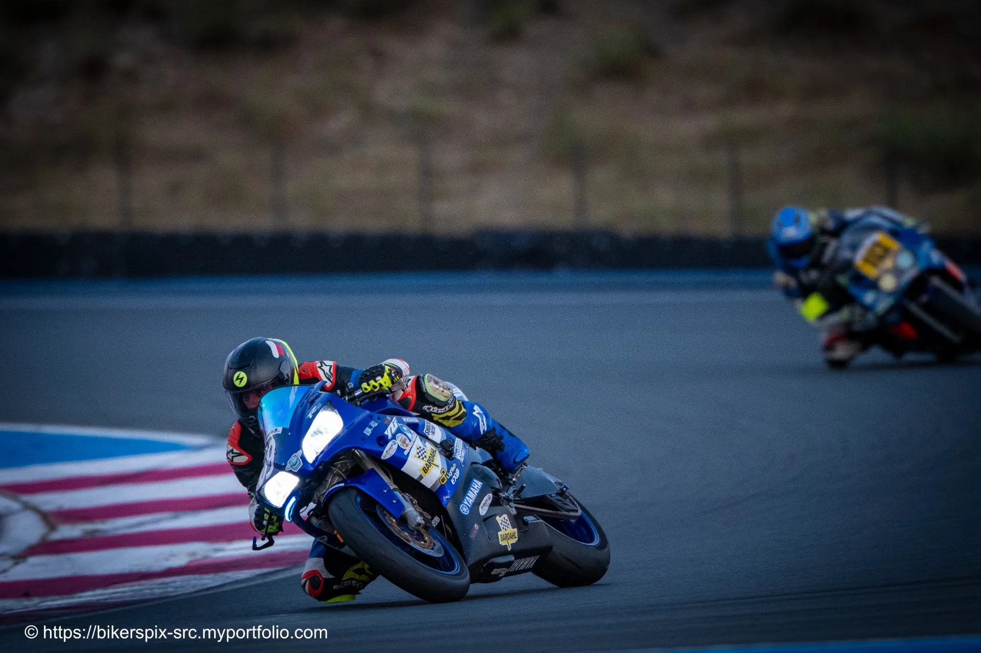 Yamaha R1 JCH Racing #69 en piste au Circuit Paul Ricard